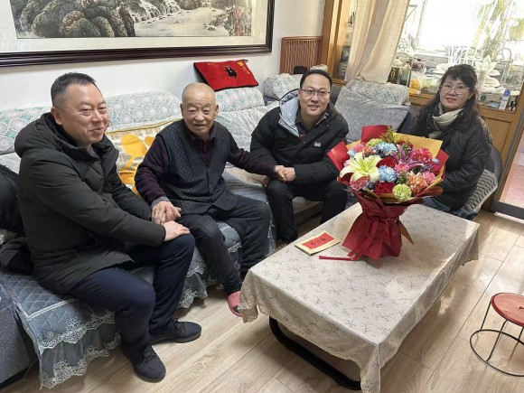 新春慰問暖人心 情系黨員顯擔(dān)當(dāng)